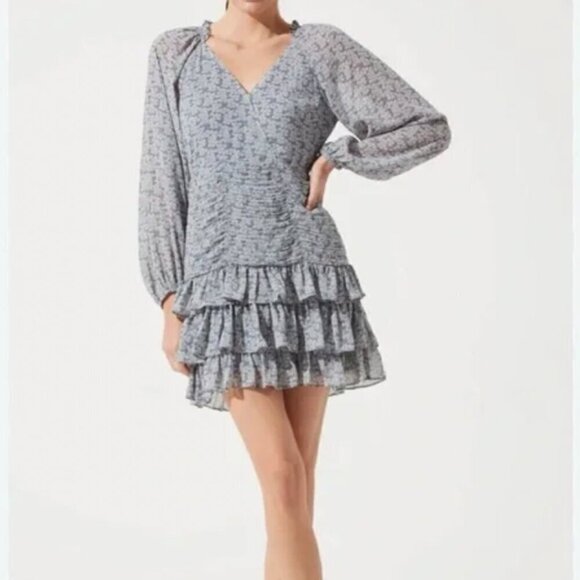ASTR Tiered Ruffle Mini Dress Ditsy Floral Blue Size Large - Picture 1 of 12